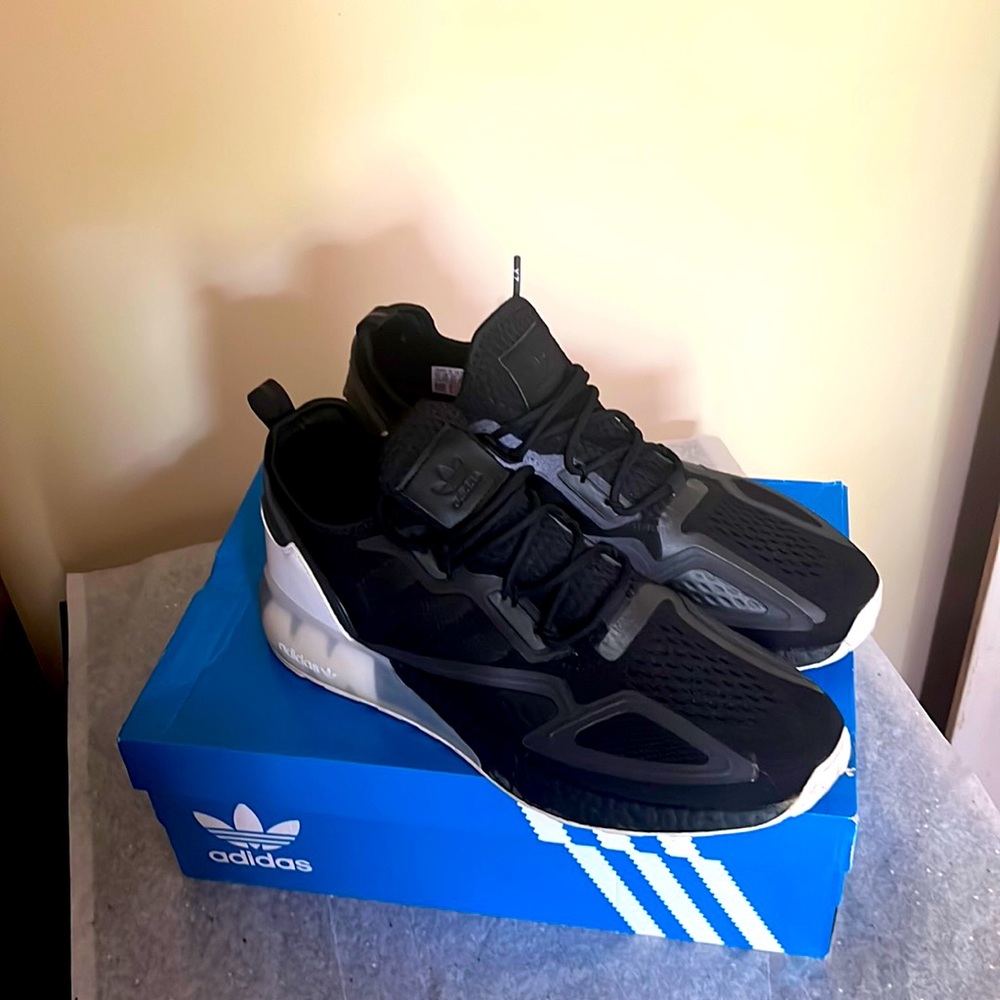 🔥ADIDAS ZX 2K BOOST SIZE 11 Blk/white🔥